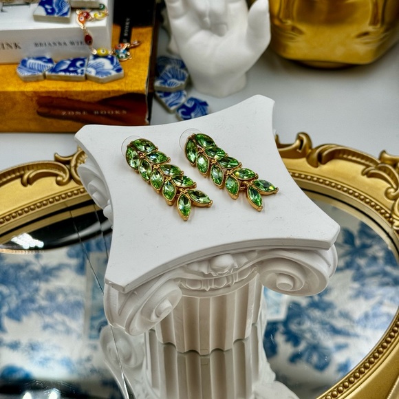 🆕 OSCAR DE LA RENTA 🧿 NWOT Crystal Leaves Drop Earrings, Green Gemstone - Picture 7 of 15